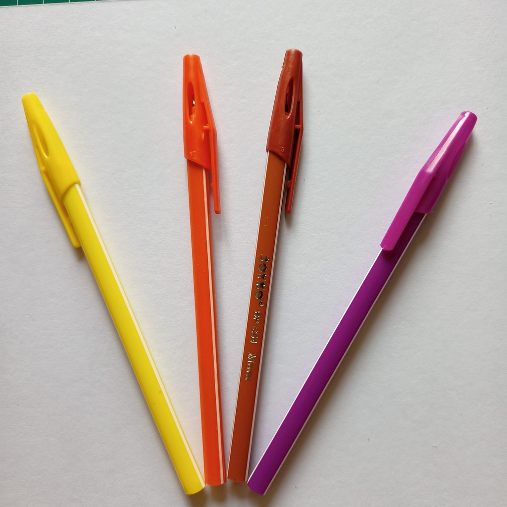 

Alat Tulis Pulpen/ Ballpoint/Pena Joyko Mora - Murah Meriah