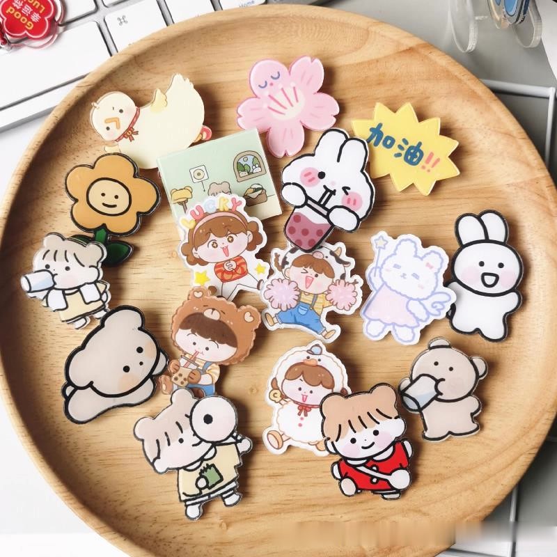 Pin tas aksesoris tas bros akrilik karakter souvenir bross lucu