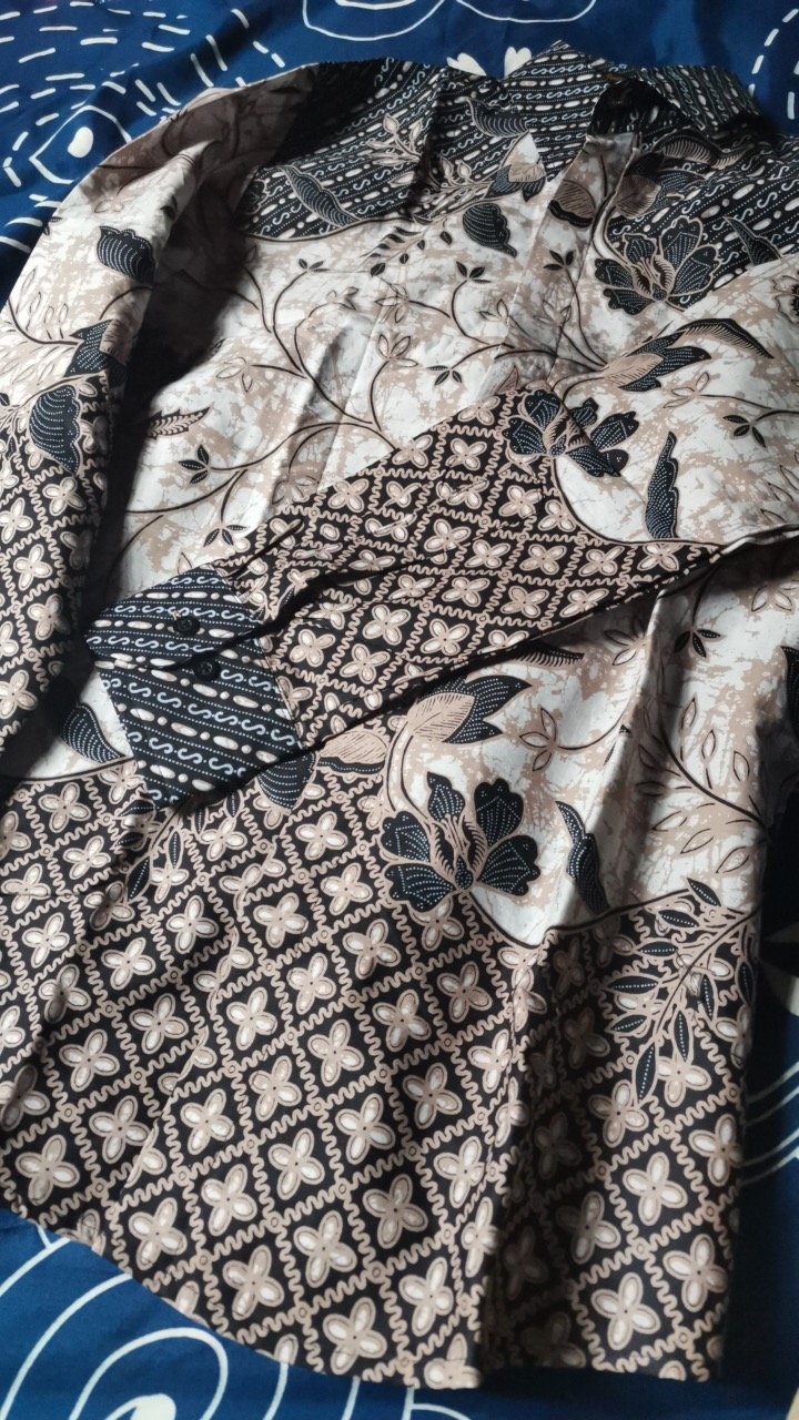 Kharisma Kemeja Batik Pria Lengan Panjang Slimfit Katun Printing Hem Baju Atasan Kantor Modern