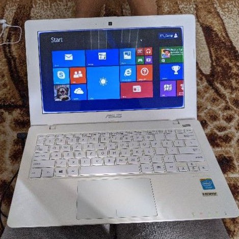 Laptop Notebook Netbook Asus X200MA Bekas BONUS Sarung Laptop