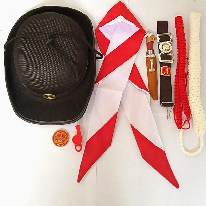 Set perlengkapan pramuka anak perempuan lengkap!!!