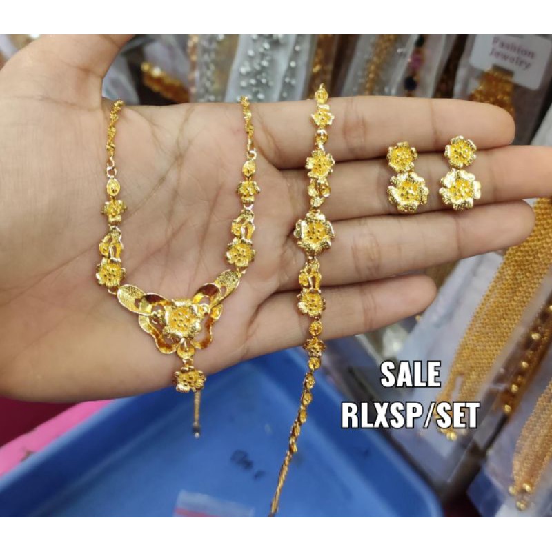 Set kalung, anting ,gelang replika emas lapis kristal import, cantik, mewah,bisa pake kurus sampe BB 75kg