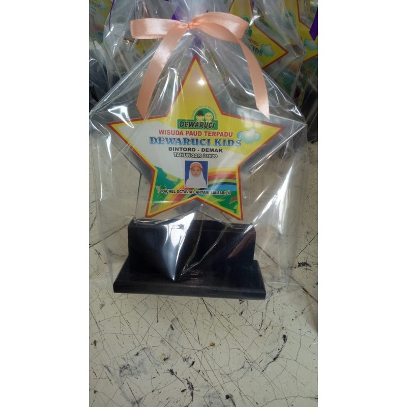 plakat wisuda resin