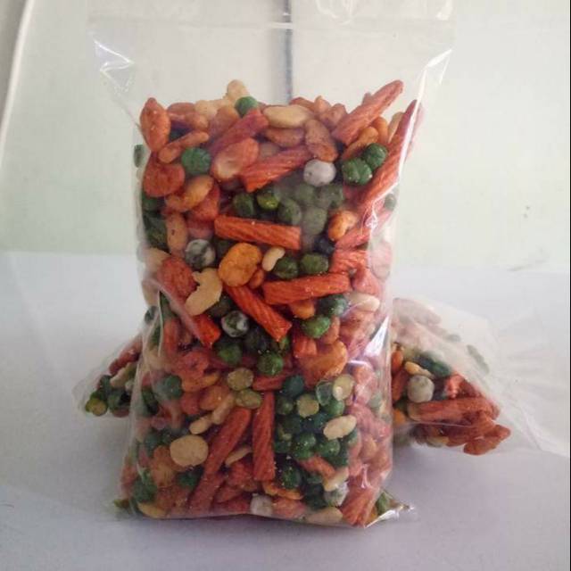 

Kacang Campur Snack Kiloan 500 gram