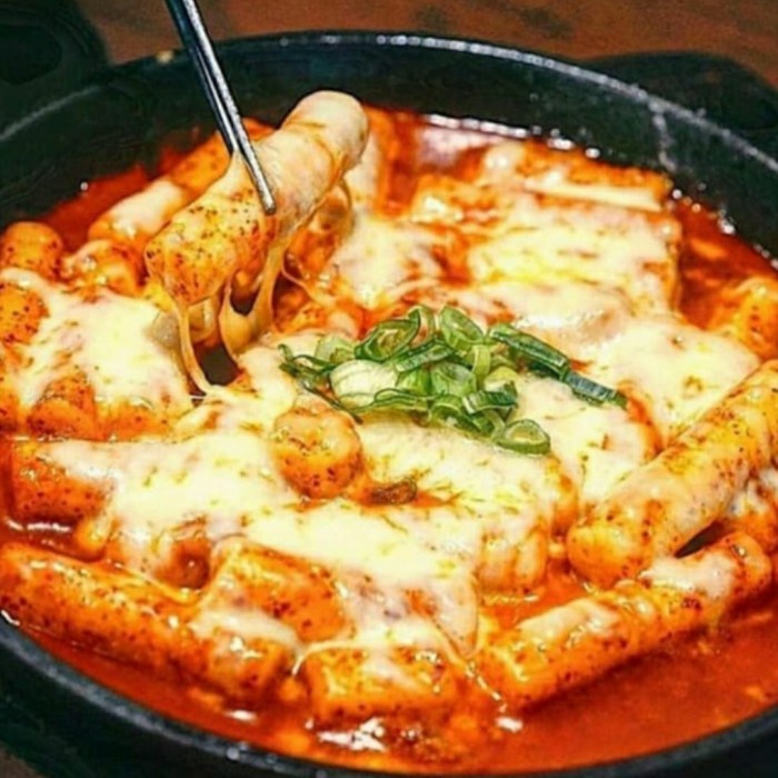 

impor-mie- toppoki / topoki/topokki/tteokbokki/teokbokki/ spicy with cheese korea -mie-impor.