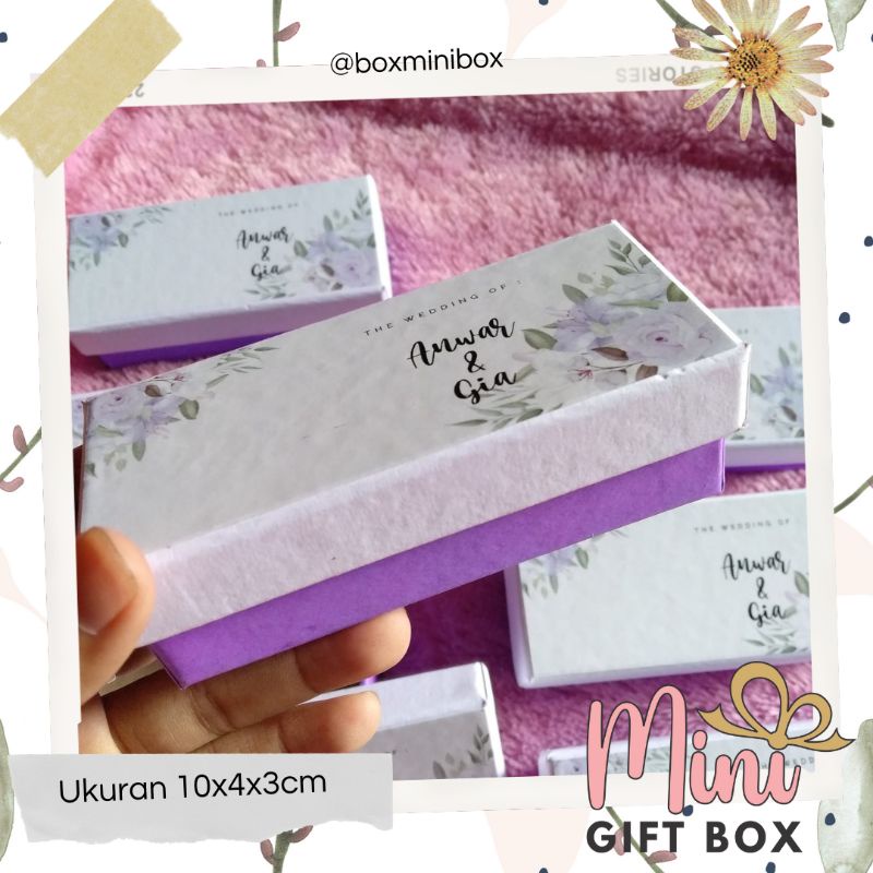 

Box untuk sovenir pernikahan ukuran 10x4x3 cm dengan custom tulisan
