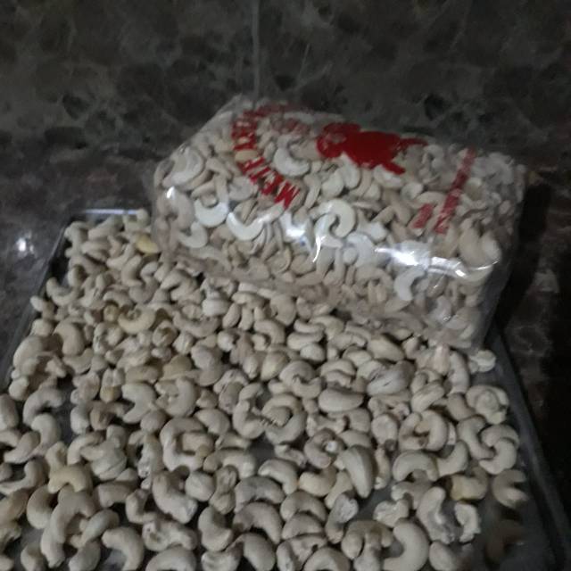 

KACANG METE MEDE BELAH MENTAH ASLI WONOGIRI