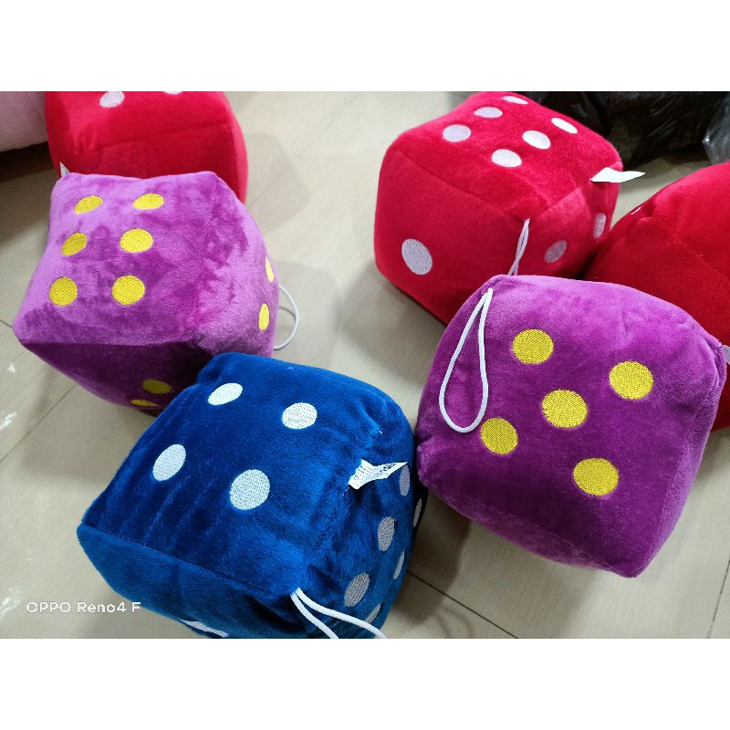 Bantal dadu L