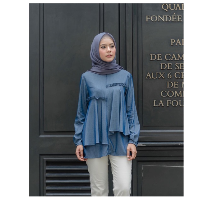 DAVINA BLOUSE WEARING KLAMBY