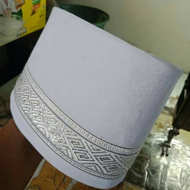 Peci songkok putih renda tinggi 12cm