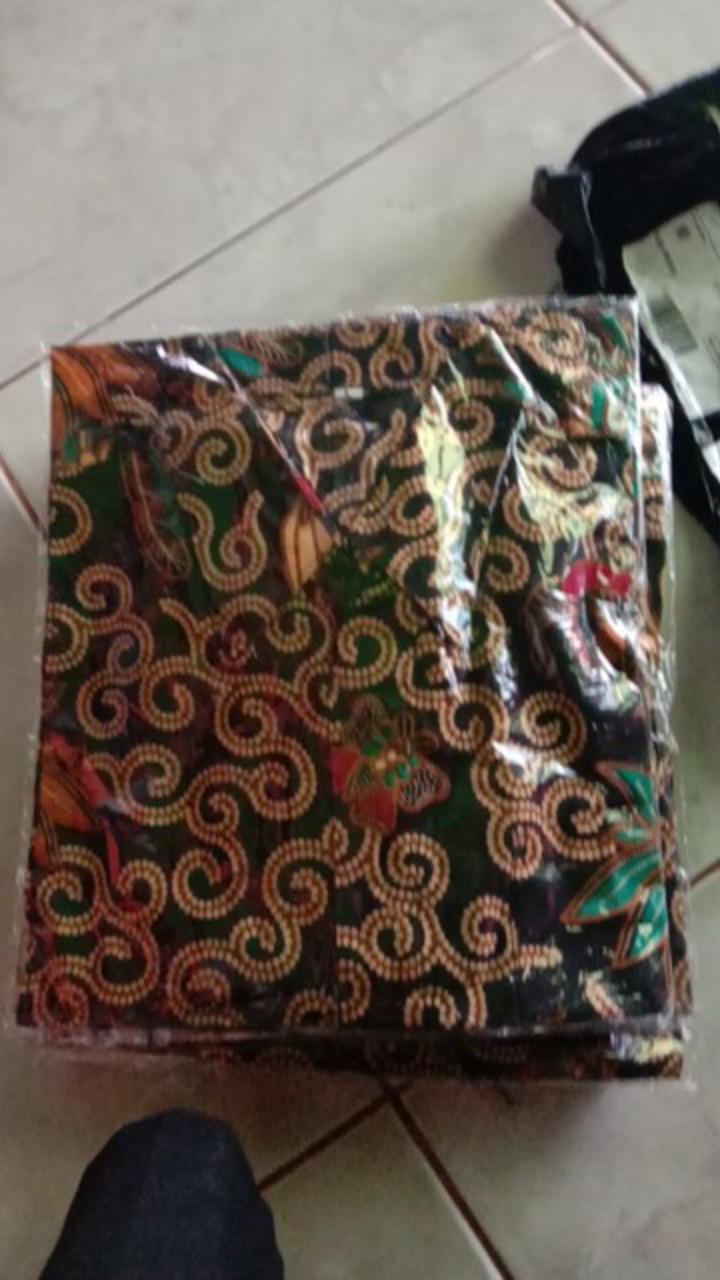 Dt Collection - Kemeja Hem Batik Pria Motif Bunga Teratai Ulir