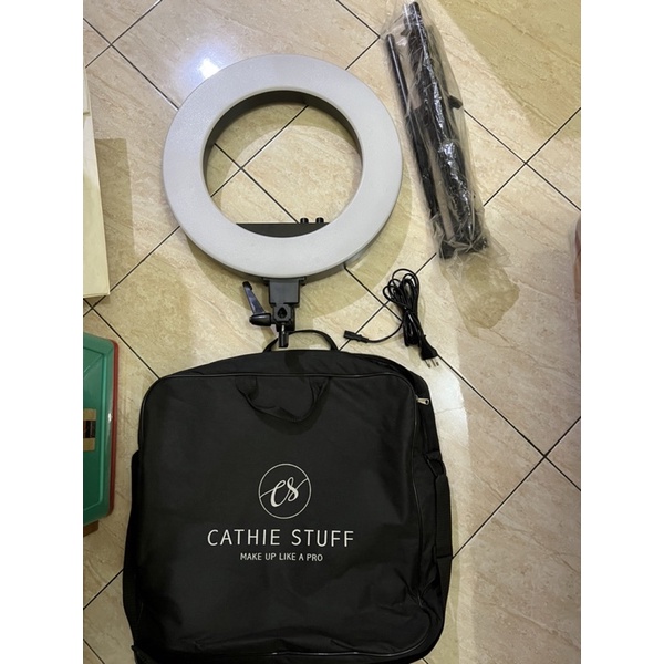 preloved LED ring light Bi color 18inch Large Black Cathie stuff ringlight makeup make up