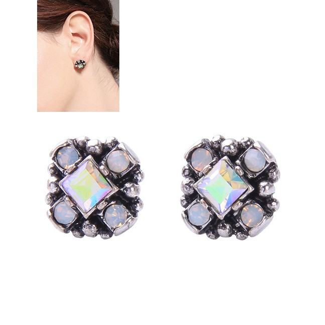 LRC Anting Tusuk Elegant Diamond Decorated Flower