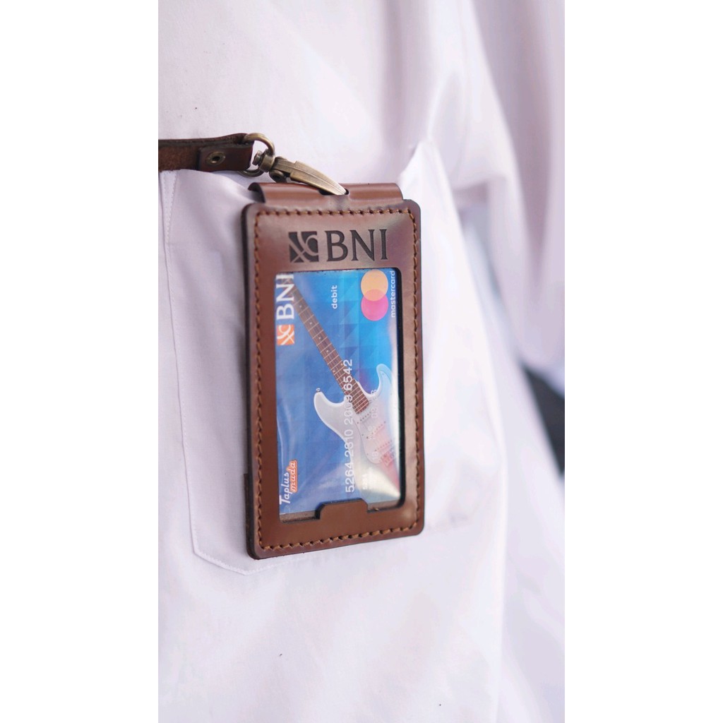 

FREE GRAFIR NAMA & LOGO ID CARD HOLDER KULIT MAGNET NAME TAG KULIT TERLARIS TERMURAH DI GARUT
