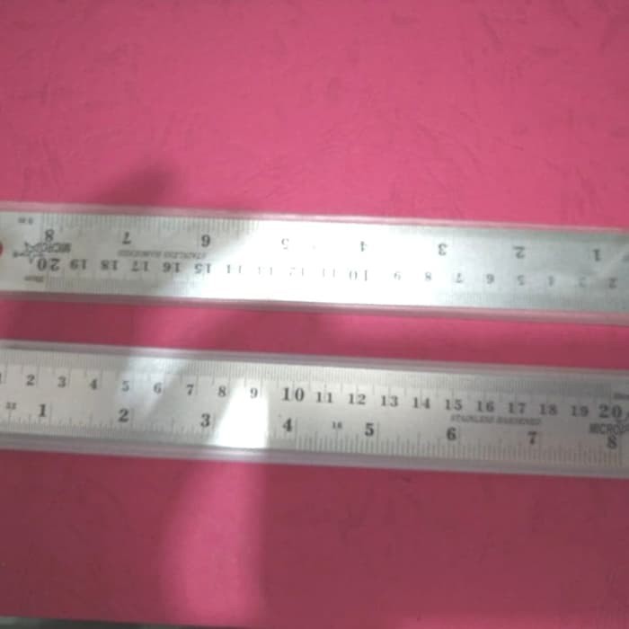 

Penggaris Besi 20 cm