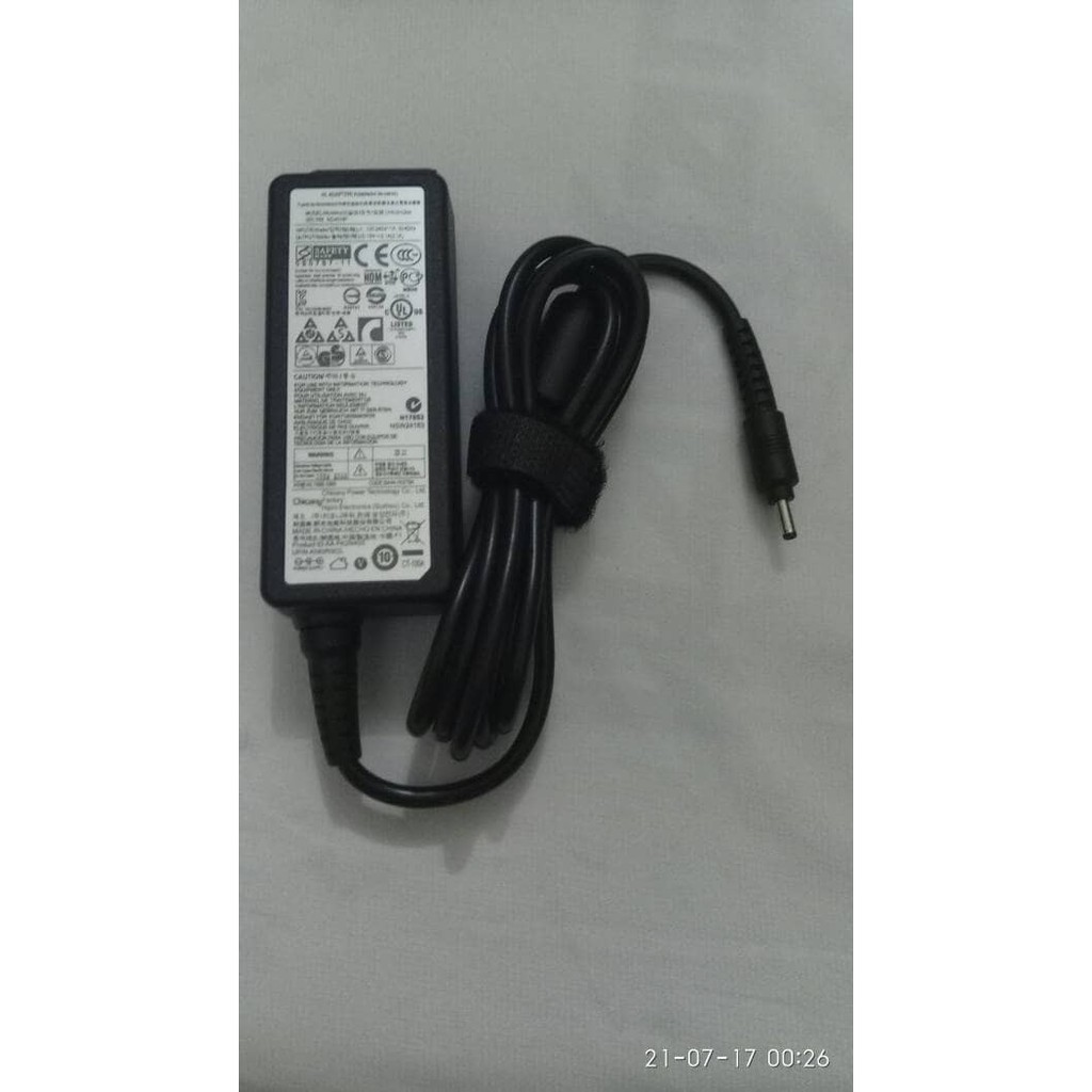 ORIGINAL adaptor charger samsung 19v-2.1A plug kecil small plug