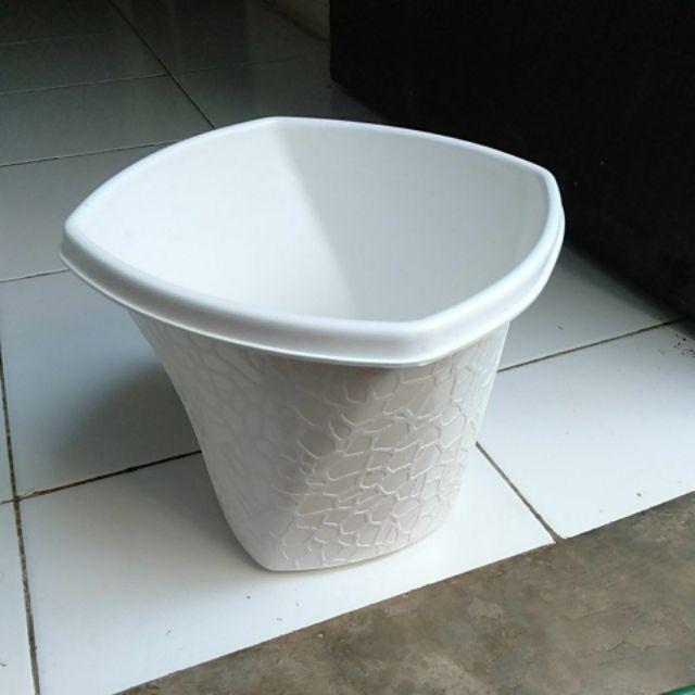 Pot Bunga Tanaman Twistter Putih 20cm