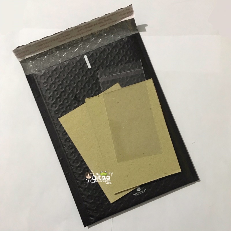 

PACKING PHOTOCARD WITH BUBBLE MAILER