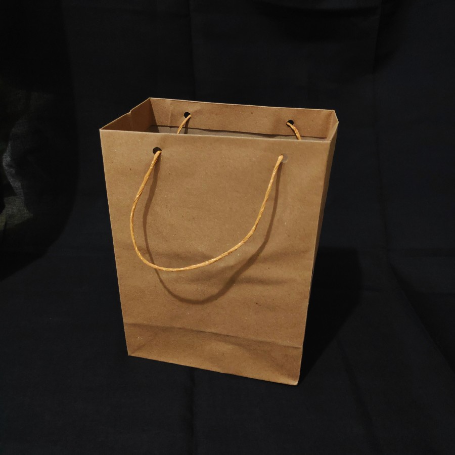 

Paperbag Cokelat 14x20x8cm Paper Bag Tas Kertas Tas Sovenir