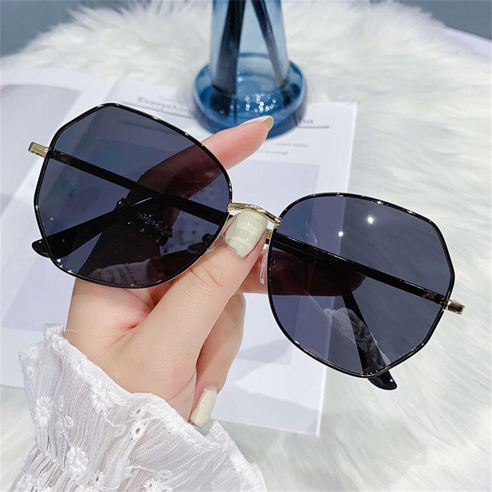 Lily Kacamata Hitam Tanpa Bingkai Fashion Uv400 Untuk Wanita &amp; Pria Shades