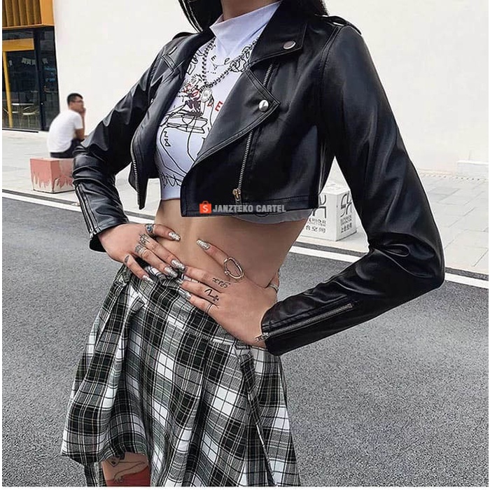 JNK x BELLA - Jaket Crop Top Wanita Slim Fit Bahan Semi Kulit Sintetis Viena Faux Synthetic Leather Premium Original Model Korea Kpop Style Rock N Roll Cewek Perempuan Outfit Hijab OOTD Sexy Botton Pendek Distro Import Branded Elegan Vintage Kekinian 2021