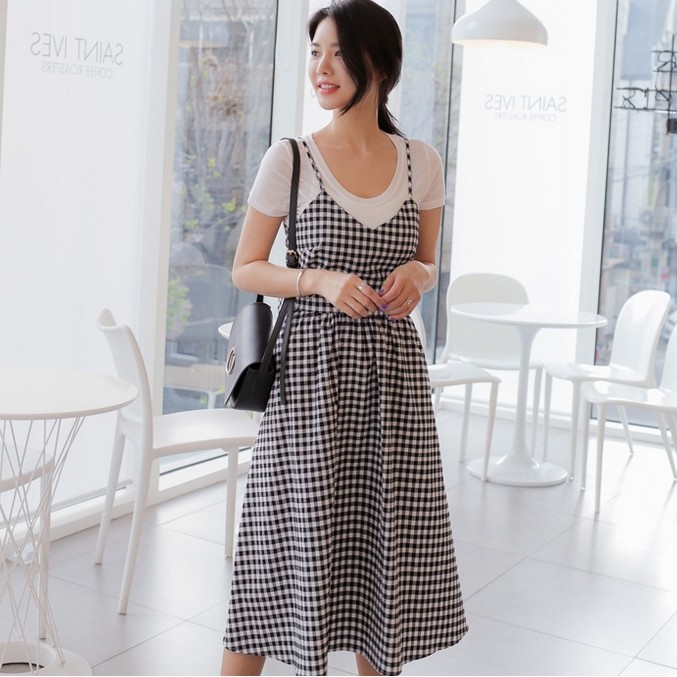 Dress Slip Midi Wanita Strap Spaghetti Aksen Pita Belakang Motif Kotak Gaya Korea - Hitam/Merah