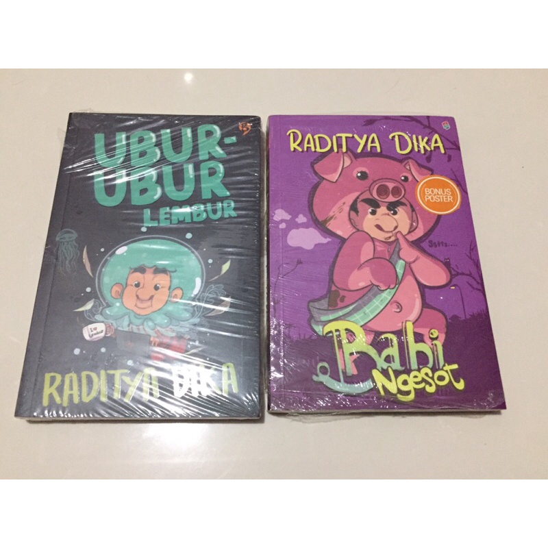 Novel Ubur Ubur Lembur dan Novel Babi Ngesot - Raditya Dika