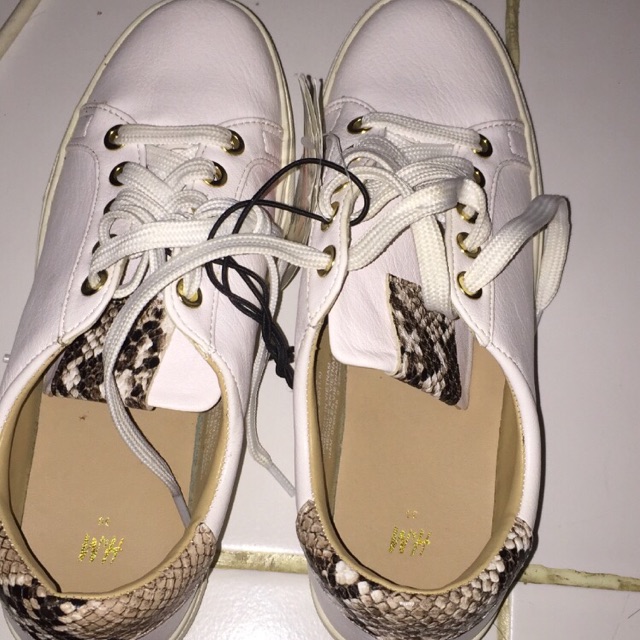 Sepatu HnM putih preloved