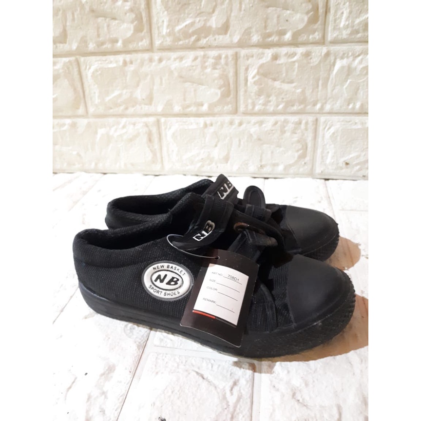 sepatu sekolah NB