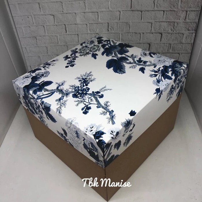 

Box Kue Blue Flower 25x25x16cm / Kardus Kue / Kotak Kue / Cake Box