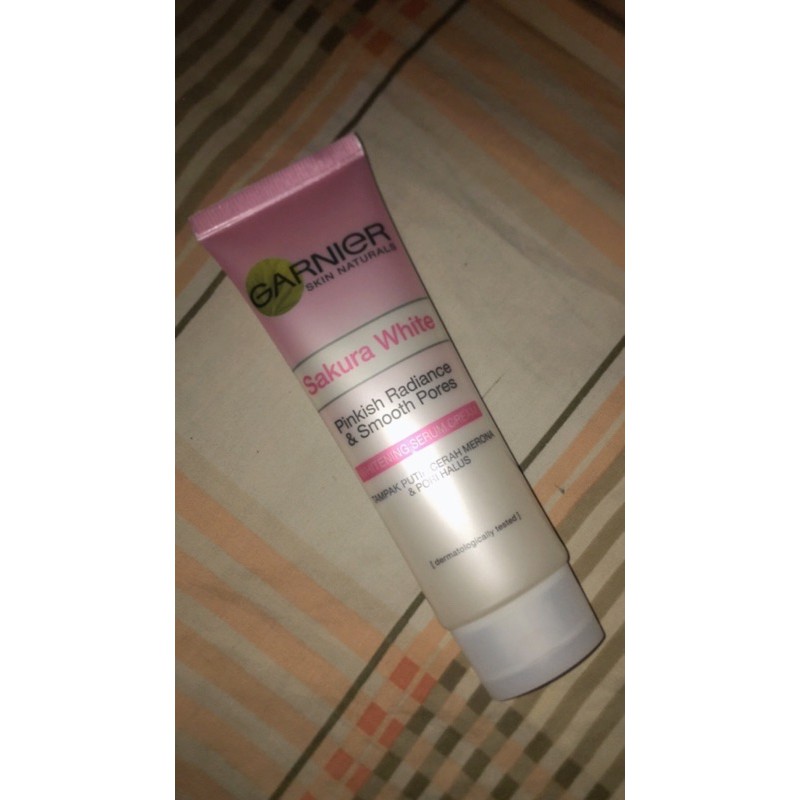 

Garnier Sakura white