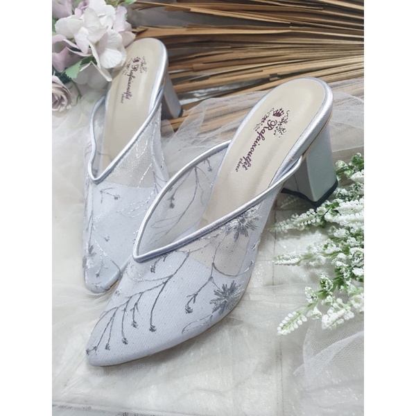 sepatu v johana bunga silver tinggi 7cm hak tahu