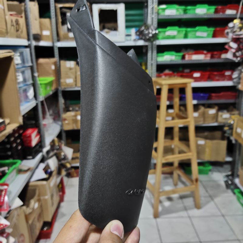 sambungan spakbor depan Aerox bahan plastik berkualitas