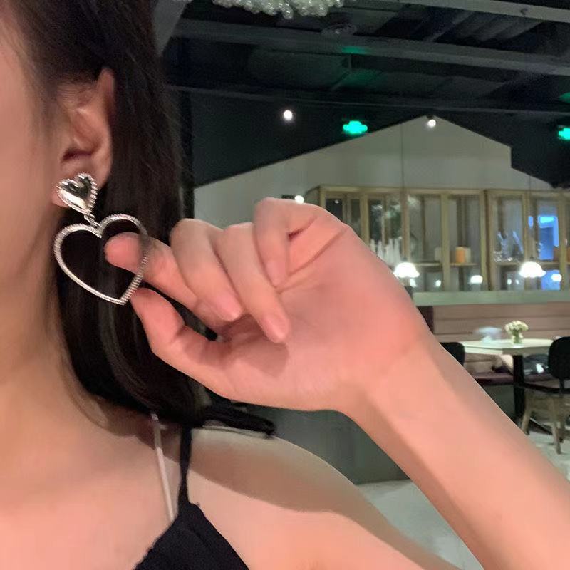 Anting Bentuk Hati Besar Gaya Retro Korea Untuk Wanita