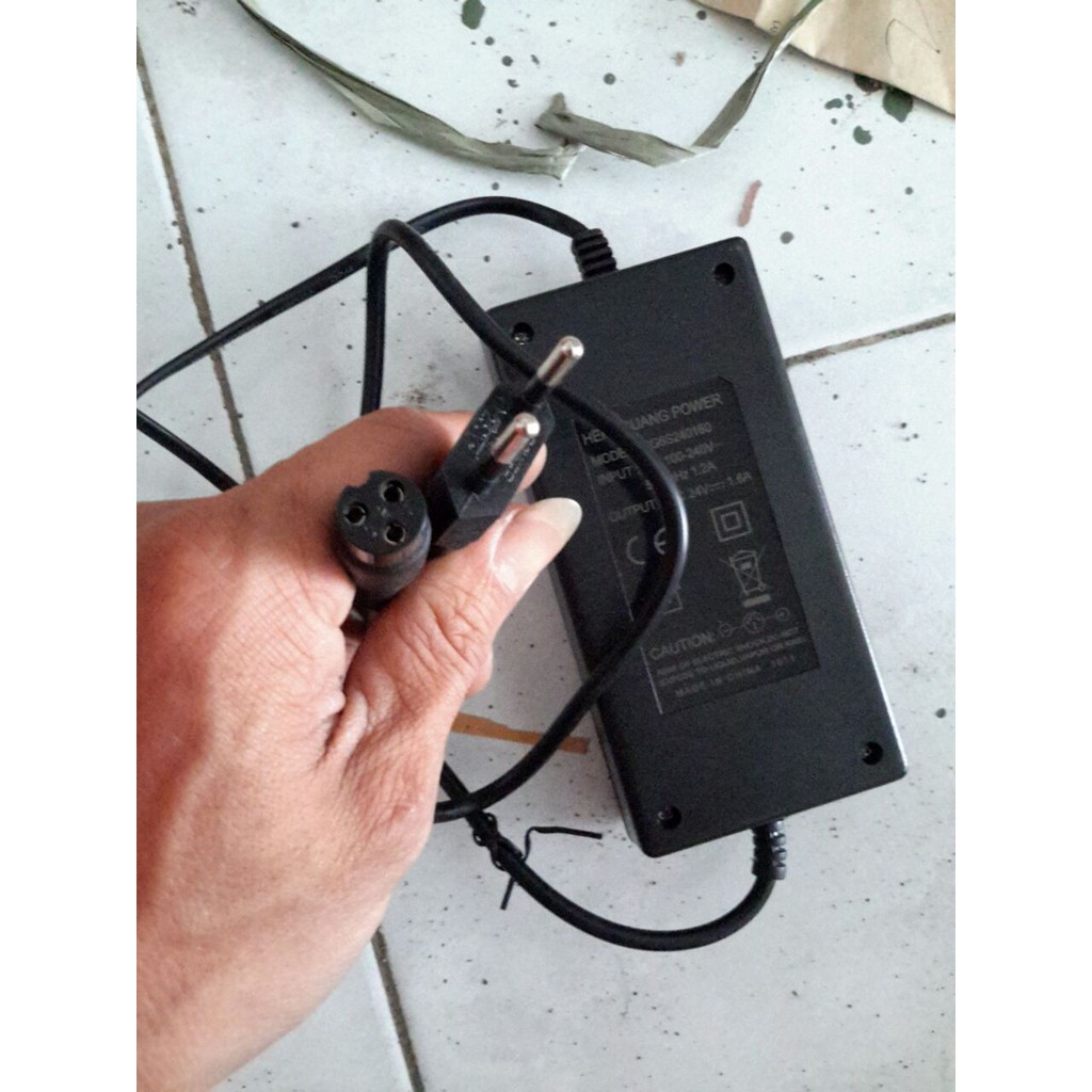 charger cas skuter mr jackie sepeda listrik output 2.4 volt 1.6 A