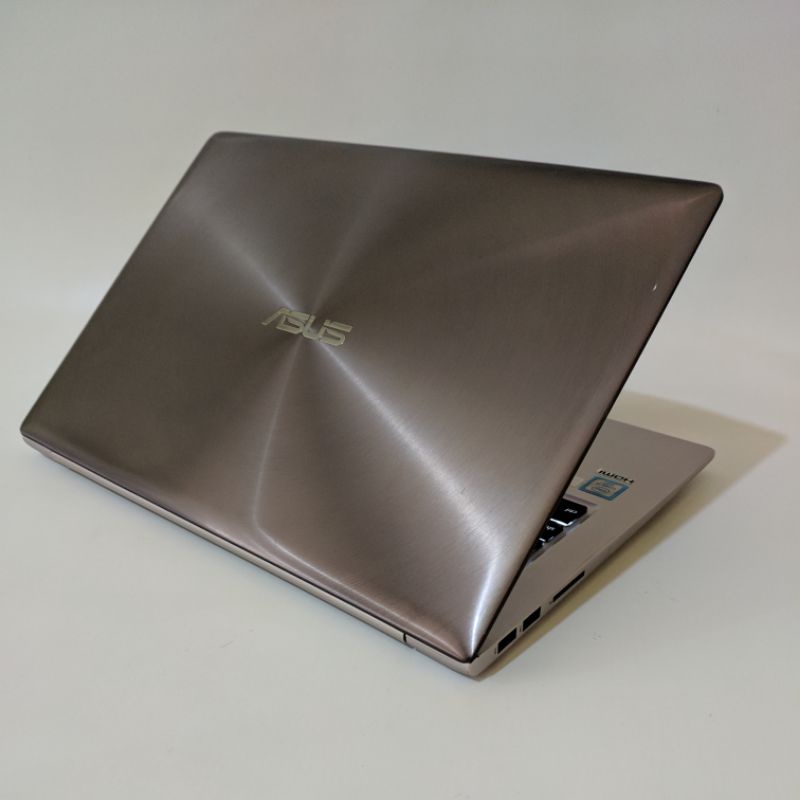 laptop ultrabook touchscreen asus ZenBook ux303ub - core i7 6500u resolusi 3K - dual vga Nvidia 940m