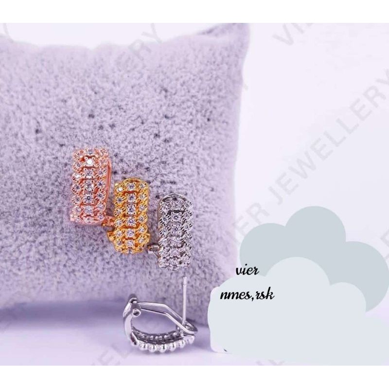 Anting replika berlian tusuk jepit vier setara dgn titanium,mata micro diamond yg dpake ditoko mas,awet,thn lama