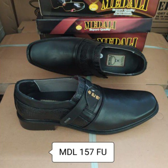 Sepatu pantofel kulit pria kantor,, sepatu kerja formal tampil lebih keren