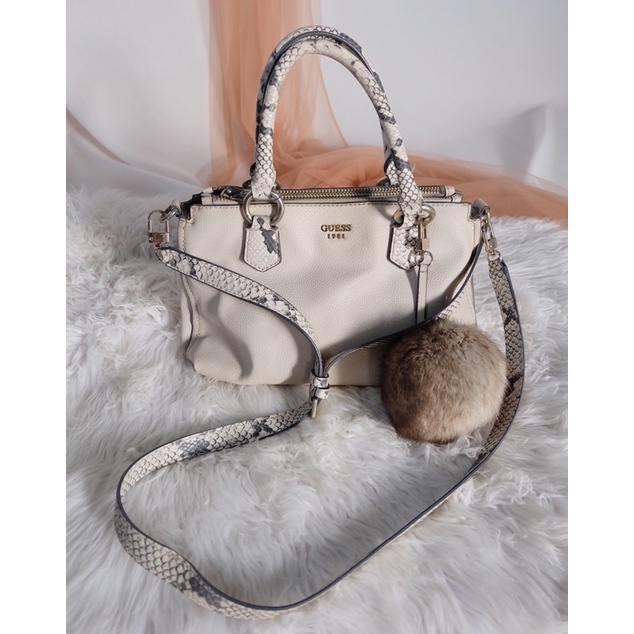 Preloved GUESS original store counter