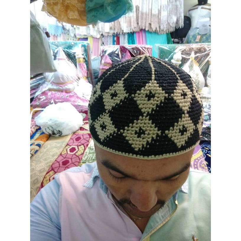 Peci Rajut Lentera Warna Dan Motif Random