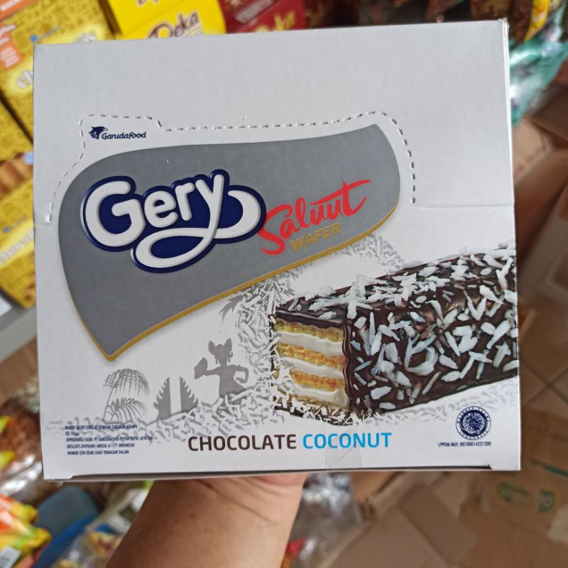 

Wafer Gery Saluut Salut Cokelat Taburan Kelapa Isi 12 Pcs