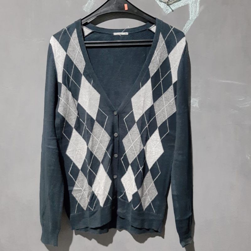 Cardigan Motif Ketupat Uniqlo