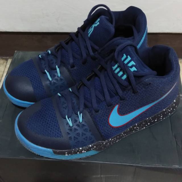 Sepatu basket kyrie 3 size 41