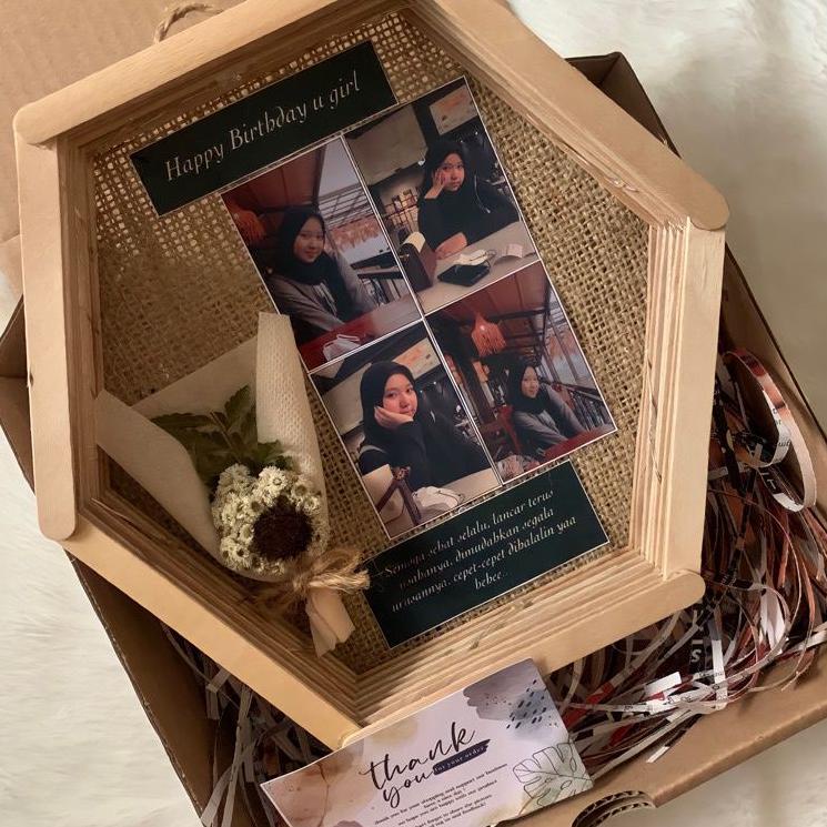 

KIRIM HARI INI Frame Hexagonal custom 1 hari jadi/kado wisuda wedding anniversary ulang tahun (ART. 3730)