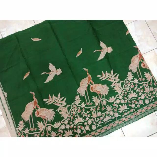 Kain Batik Solo Bangau Emas Dasar Hijau
