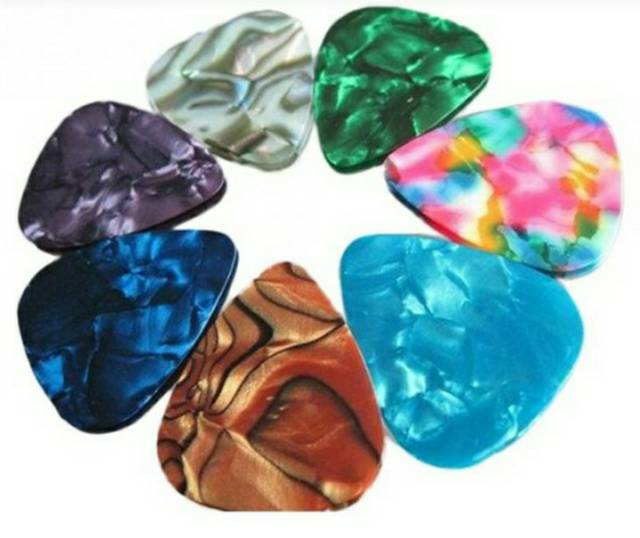 Pick gitar isi 5 bahan xylonite