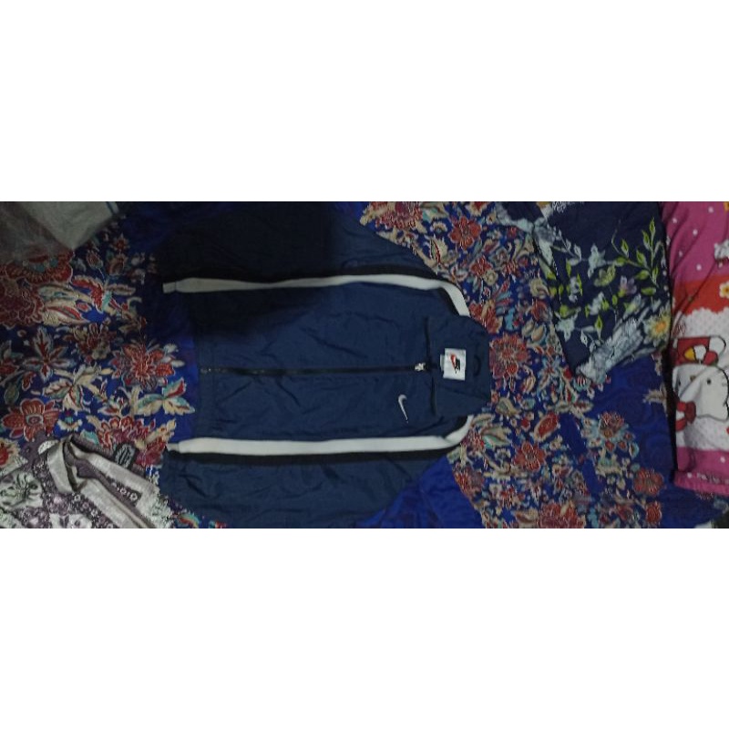 windbreaker nike