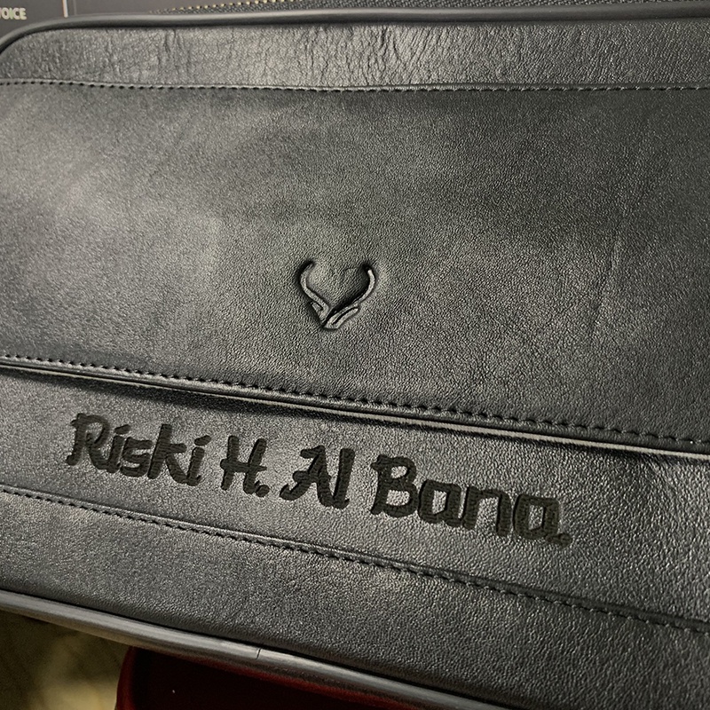 Custom Nama engrave dengan mesin laser sehari jadi