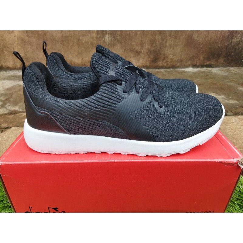 SEPATU DIADORA ASSOLO BLACK MAN ORIGINAL 100% SEPATU SEKOLAH SEPATU KULIAH SEPATU CASUAL