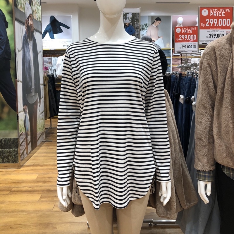 WOMEN T-Shirt Shirttail Hem Katun Lembut Garis UNIQLO / KAOS GARIS GARIS UNIQLO / TSHIRT GARIS-GARIS